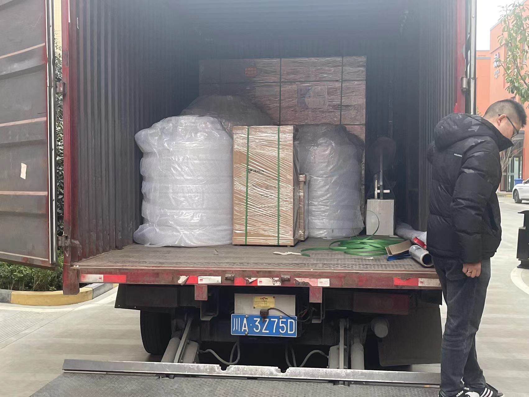 純水設(shè)備發貨現場 純(chún)水設備發(fā)貨現場