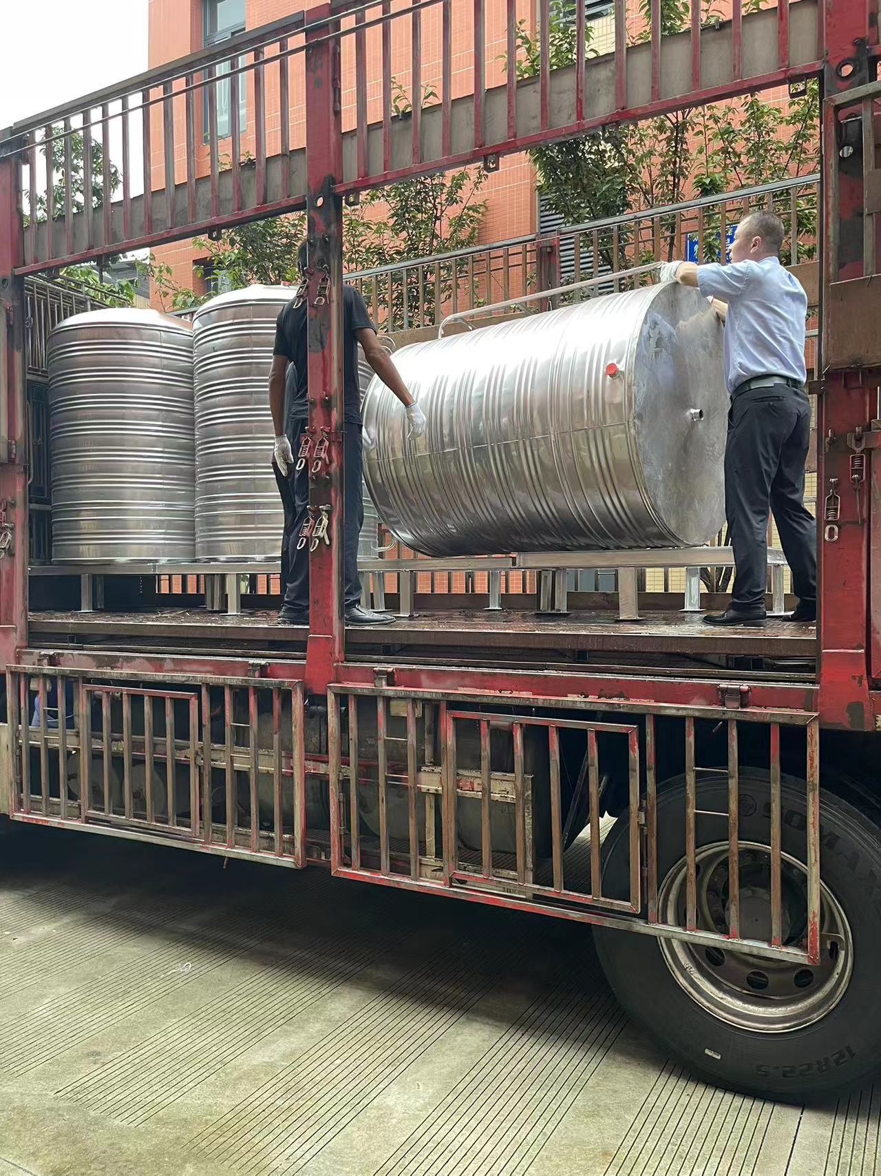 純水(shuǐ)設備發貨現場 純水設備發貨現場